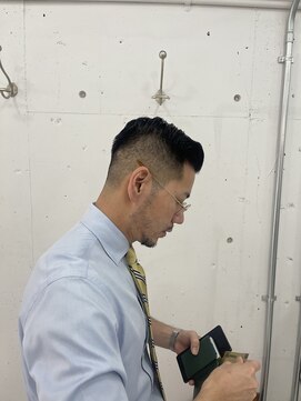 ウェルネス(Wellness) 七三フェード