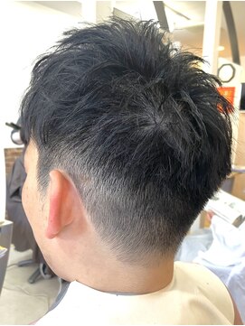 カットハウス はさみの部屋 ビジネスメンズ/かりあげ/黒髪/アップバング/マット仕上げ/