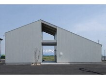 コフ(kopf)の雰囲気(エントランスの奥は立山連峰が一望できるロケーション)