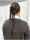 ヘアアレンジ 編みおろしツイン カチモリ リボン 結婚式 二次会