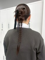 ロイオブジゼル(roi of GiseL)&nbsp;ヘアアレンジ 編みおろしツイン カチモリ リボン 結婚式 二次会