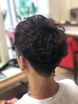 ヘアークリアー 春日部 メンズ/ツーブロックでメリハリのあるパーマスタイル