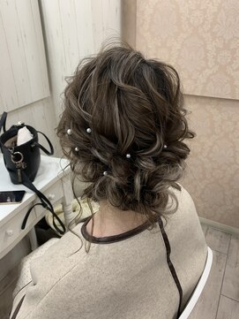 ルナクレセント (Luna crescent) 綺麗めルーズアップ