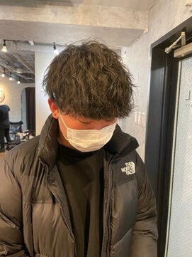 ホームボーイ(HOME BOY) チリつかない ツイストスパイラル パーマ マッシュ 波巻き 風