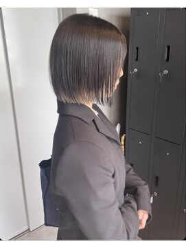 バックス(BUCKS) 切りっぱなしボブ