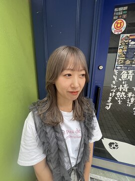 エマ(emma) 透明感グレージュ！