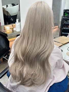 リラ バイ ミラ 新宿(LILA by MILA) 透明感ブリーチダブルカラー/大人こなれミディ/新宿/髪質改善