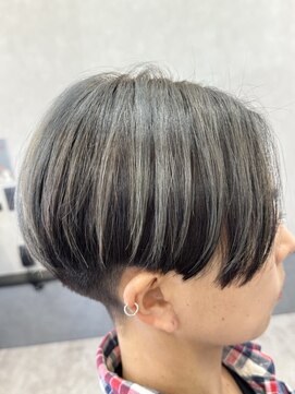 ムム(mumu...) 刈り上げショートボブ