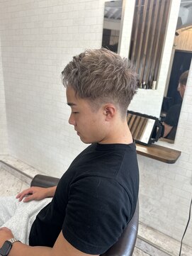 ヘアーアジール(hair agir) 短髪ブリーチ×スパイキーショート