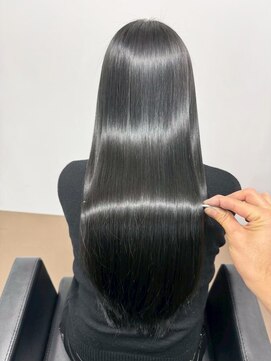 イオエ 元町(ioe) 前髪/暗髪カラー/艶カラー/小顔カット/髪質改善/縮毛矯正/黒髪