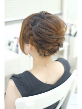 リサ 恵比寿(risa.) ボブヘアの編み込みアップ