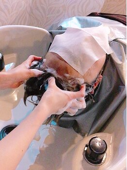 ヘアデザイン クラフト(HAIR DESIGN CRAFT)の写真/幅広い年齢層から人気のヘッドスパ☆他メニューと組み合わせてもＯＫ！当店のヘッドスパを体感してください