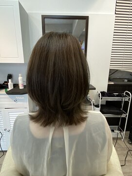 コナーズカット(connor’scut) 外はねミディアム