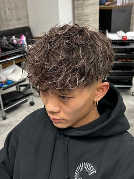 イーラ(era) スペインカールパーマ/メンズ/刈り上げ/眉毛/ツイスト