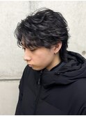 センターパートウルフフェザーパーマ黒髪フェザーショート