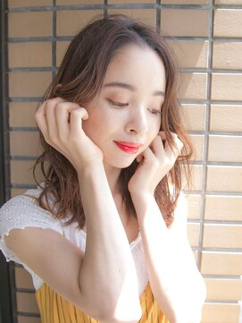 ルティア(Lutia) ベージュカラー ゆるふわウェーブ センターパート ☆