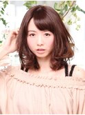 トレンド感をバッチリおさえた新型ガーリー巻き髪