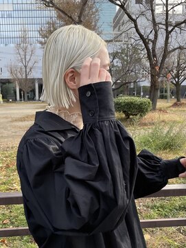 スワッグ(Swag) white hair ぱつっとボブ