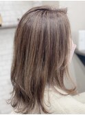 白髪ぼかしハイライト/ミディアム/30代/40代/50代/人気/外ハネ