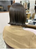 切りっぱなしボブ×オリーブグレージュ