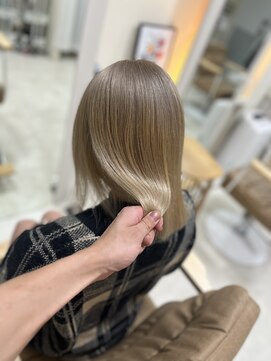 カリーナ(CARINA) ハイトーンカラー/艶髪