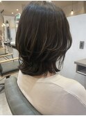 30代40代ブラウンベージュ×白髪ぼかし大人ミディウルフ