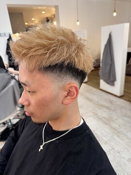 アクシュ(aqush) アップバング×ベージュ