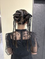 ミラ(Mila)&nbsp;個性派タイトツインアレンジ＊結婚式.お呼ばれ