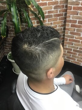 ヘアースタジオアルファ 濡れパン★フェードカット