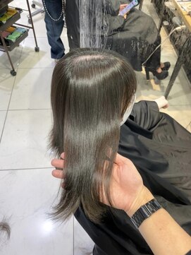 プレシャスバイプロデュース(precious by Produce) 艶オリーブグレージュ[町田／町田駅/町田駅前店/学割U24/JR町田]