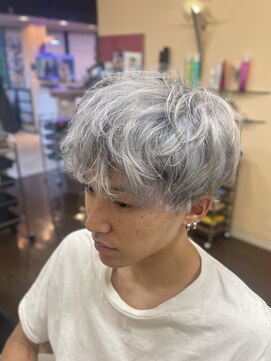 イワサ理容室 ホワイトシルバーカラーリング