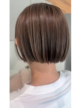 フラワーズビィーオーディー(FLOWERS BOD) ミニボブハイライト仕上げ