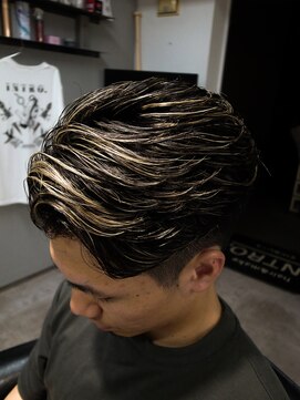 イントロバイフィーネ 渋谷(INTRO . by Fi-Ne) ハイライトメッシュ/フェザーパーマ