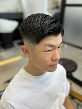 ファイブ ノーヴル カラット(5 Noble ct.) スッキリ☆サイドパートの刈り上げスタイルです。