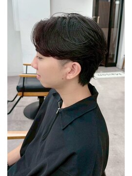 ネオリーブ クーロ メゾン 横浜(Neolive curro Maison) 韓国マッシュ　センターパートフェザーパーマ　MEN’S HAIR