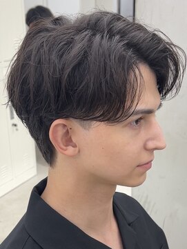 ノード(NODE) センターパートニュアンスパーマ波巻きスパイラルパーマフェザー