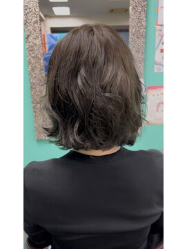 ファンヘアメイク(Fun hair make) ゆるめカールとアッシュ系カラー