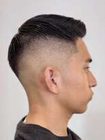 モーリーズバーバーショップ 北浜本店(MORLY’s Barbershop)&nbsp;爽やかスキンフェードアップバング