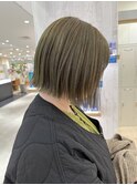 ブリーチなしで育てる透明感オリーブグレージュ×ぱっつんボブ