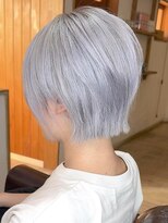 ブレイズヘアー(BLAZEhair)&nbsp;【耳掛けで変化】レイヤーボブ×ホワイトシルバー×ブリーチ３回