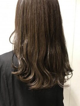 クイントネオリーブ 自由が丘正面口店(quint:neolive) quint neolive   赤みのないベージュ