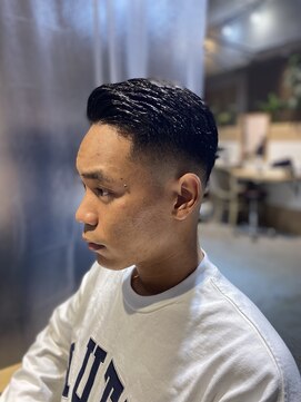 フィーネ 柏(Fi-Ne) サイドパート　スキンフェード