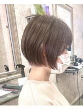 骨格に合わせたカットがオススメ【インナーカラー/白髪ぼかし/ハイライト/波巻きツイストスパイラル】