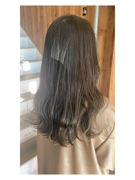 アヴァンス 天王寺店(AVANCE.) カーキグレージュ×透明感