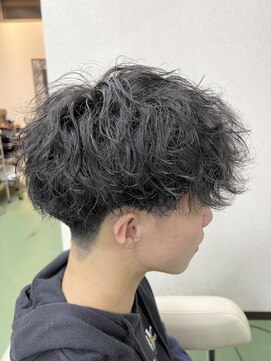 ゼロ(Zero) 波巻きツイストスパイラルパーマツーブロック刈り上げ