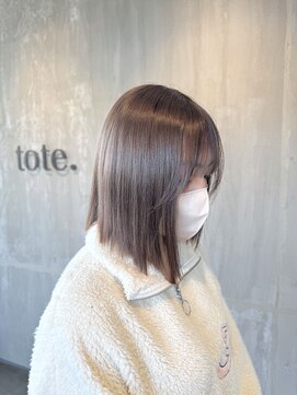 トテ(tote.) ブリーチカラー透明感ミルクティーグレージュくすみベージュボブ
