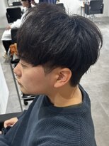 ヒュイル バイ ニアウ(Hwyl by Niau) メンズマッシュパーマニュアンスパーマナチュラルパーマ刈り上げ