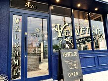ベルベット(Velvet)の雰囲気（GRIMB氏による24K本金箔を使ったウィンドウサインが目印☆）