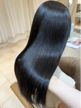 ビフィーノ イーリス 川西店(bifino iris)の写真/シルクのような圧倒的手触りが人気！シルクのような仕上がり＊[カット+TOKIO縮毛矯正￥28600→￥19800]
