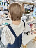 ショートボブ切りっぱなしボブタッセルボブミルクティーベージュ